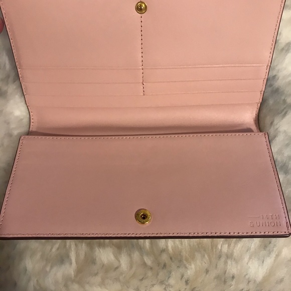 Red wallet - Picture 2 of 5